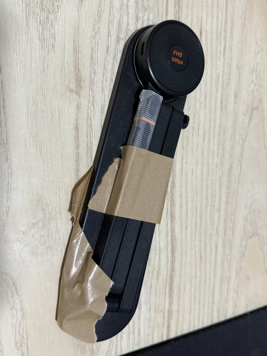 YUKITOCHAU's tweet photo. 手元カメラを固定する方法がガムテで驚かれたけど
更にその前の手元カメラも見つけたよｗｗｗこっちもガムテだったｗｗｗ https://t.co/ksyKLUdSGy