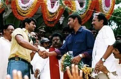 urstruly_dhfm_x's tweet photo. Prabhas First Movie Opening Ki Kuudaaa Vacchi Wish Chesaadu Babu 🦁
Chinna Actors Ni Encourage Cheyyadam Lo Nee Tharvathe Evarainaa Anna #MaheshBabu 🙏 https://t.co/slQNOsMBUt