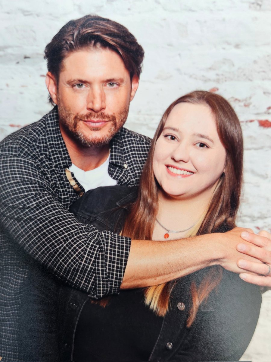 ssarah1997's tweet photo. @itscharlyjoo Ruth is my absolute fav person of the cast ❤️ love her so much! I also had a photo op with Jensen and with some others 🤭 https://t.co/DPDLr13reX