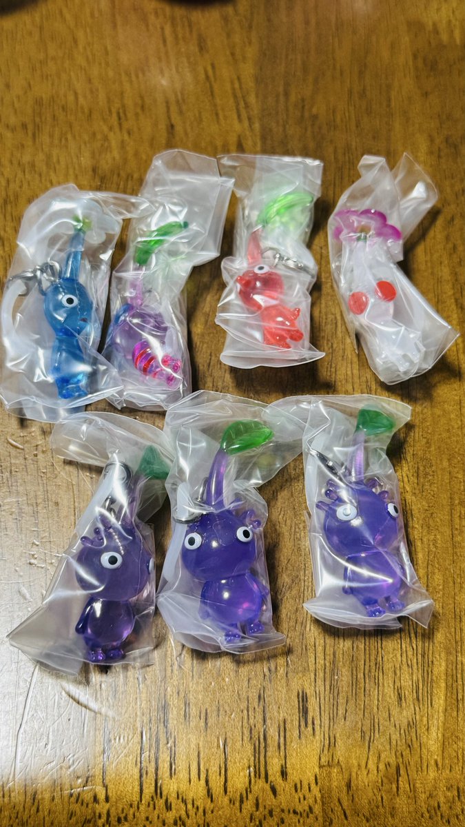 138420Ha's tweet photo. 【交換・譲渡】ピクミン めじるしアクセサリー 

譲→1枚目
青、赤、羽、紫、白

求→黄or定価(+送料)

滋賀、京都、大阪にて手渡しor郵送 https://t.co/KoffZTDEQ9