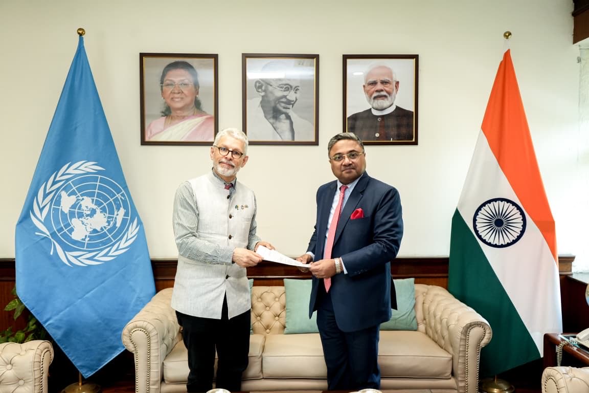 MEAIndia's tweet photo. Secretary (West) @AmbSibiGeorge received credentials from Dr Yvan J.-F. Hutin as the Country Representative of the World Health Organization to India. Secretary (West) wished him a successful tenure in India. https://t.co/8hEeGqfCoT