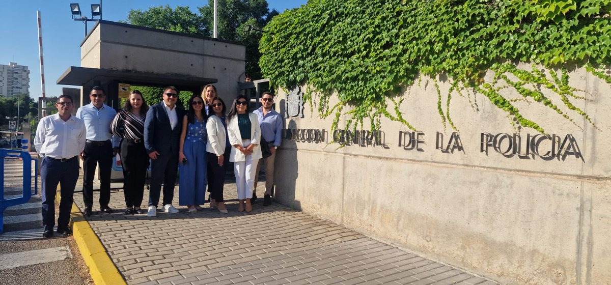 fiap_es's tweet photo. 🤝🇪🇺🇪🇨🇪🇸 | En el marco del componente 1 Seguridad Antilavado del programa #SERPAZ, una delegación del @MinInteriorEc, @FiscaliaEcuador y @PoliciaEcuador  visitó #España para intercambiar conocimientos de inteligencia financiera, investigación criminal y lavado de activos. https://t.co/DdDVOkjuPI