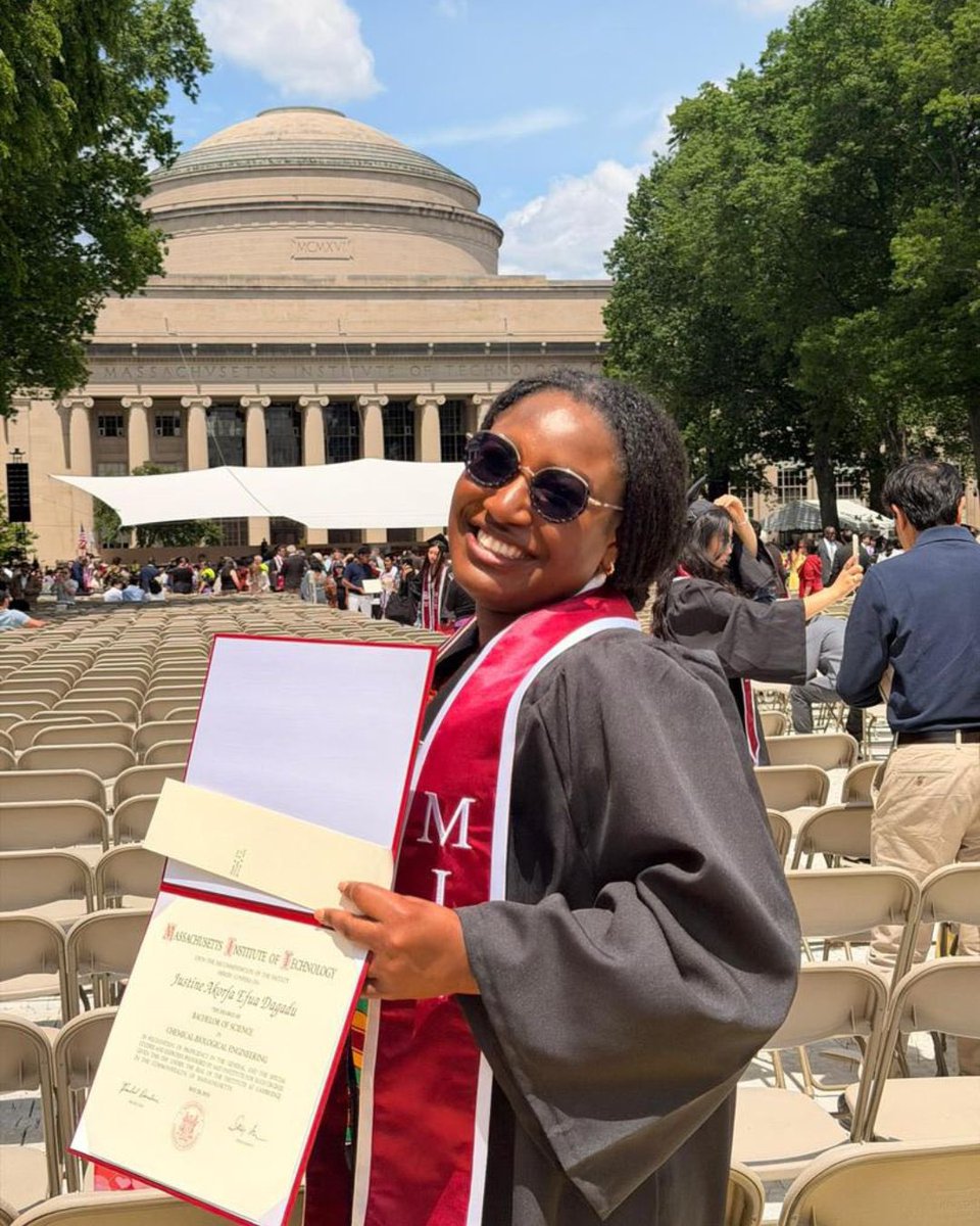 Thevokofficial's tweet photo. 📍📍JUST IN📍📍

Akorfa Dagadu, NSMQ2019 semifinalist contestant for  Keta SHTS, has graduated from the Massachusetts Institute of Technology (MIT) with a BSc in Chemical-Biological Engineering.⭐⭐🧠🇬🇭

She was named the Most Outstanding Chemical Engineering Student in Boston by the American Institute of Chemical Engineers (AIChE).

Stay Tuned✅ | #VOKLive