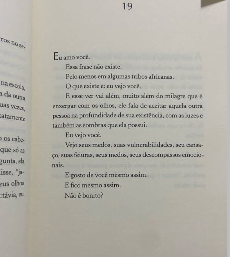 ogaelx's tweet photo. A quase dois anos tomei a melhor decisão da minha vida. 
Sempre gostei de ser sozinho. Mas, quando te conheci, quando realmente te conheci, isso não fazia mais sentido. Eu não fazia mais sentido sem você. 
Meu corpo latejava, meu coração disparava, minha respiração se perdia. E quando eu via o seu sorriso, esse bendito sorriso, eu tinha a certeza de que era você, te olho e vejo meu futuro
se desenhar no reflexo do teu olhar, teu olhar me atravessa como flecha certeira, faz sangrar verdades que escondi por tanto tempo, meu pensamento voa, mesmo quando você está longe, porque você nunca está longe de mim, você habita tudo. 
Meu sol que ilumina, que faz a vida ter sentido e o sentido é voce. 
Minha maior ambição é ter você é encontrar você, ter teu sorriso como conforto, meu maior conforto é você. 
E, depois de quase dois anos, a única coisa que mudou é que eu tenho ainda mais certeza. 
É você, meu amor. ❤️
Feliz dia dos namorado, eu te amo!