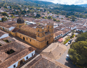 ColCathAes's tweet photo. Iglesia La Inmaculada Concepción in Barichara, Santander.

A beautiful Colonial church built in the 1800s. It stands as the main church for the little colonial town, the church stands out for being one of the few churches with remains of the high altar still standing. https://t.co/sDNgDD2TKD