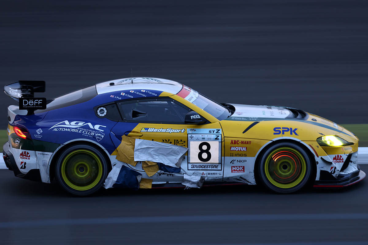 brain_ls's tweet photo. ST-Z No.8 青山学院自動車部GR Supra GT4 EVO2
どてっ腹にかなりデカい穴が開いてたのを絆創膏的に応急処置で走り続けてるのが耐久っぽくてステキ（笑）
この後、ちゃんとドア修理して最後まで走り切って総合15位で完走は立派
 #スーパー耐久 #富士24時間 https://t.co/JGjIsJblRm