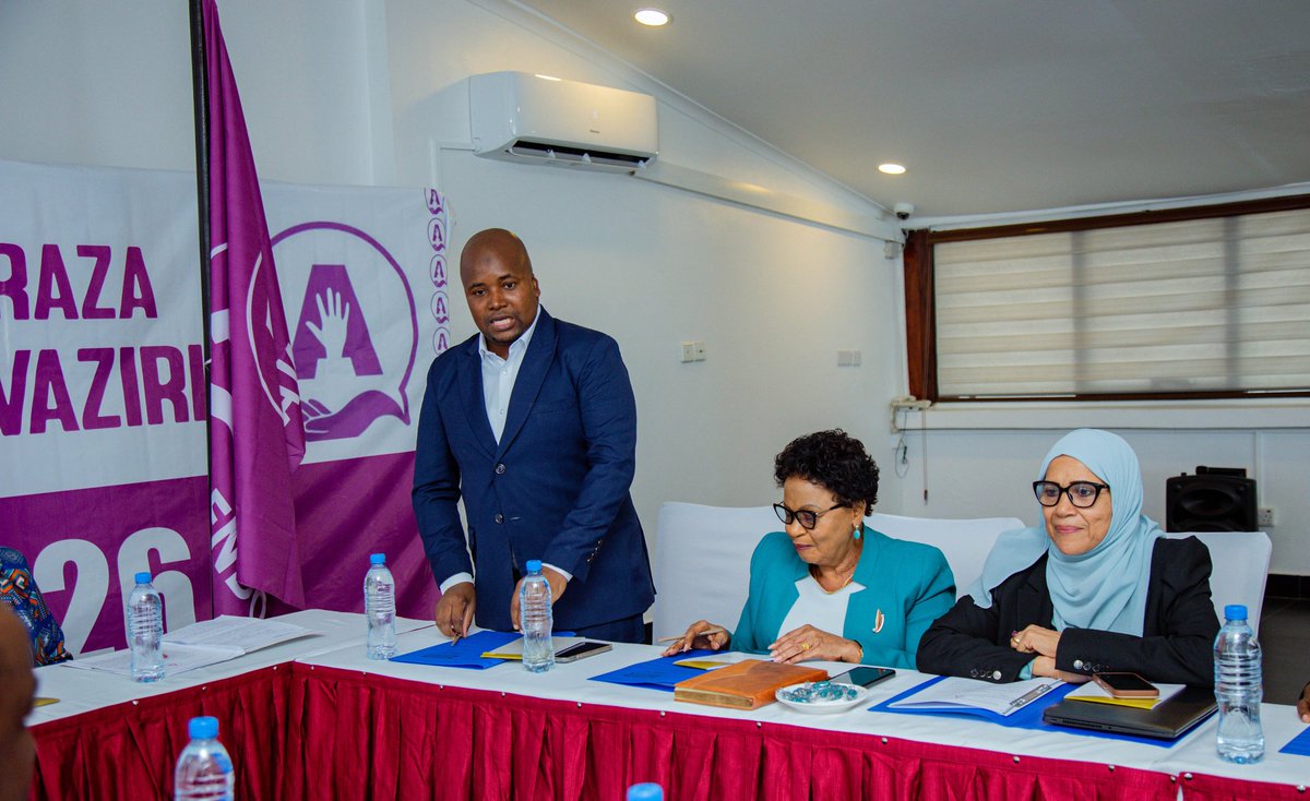 Vicent_Kassala's tweet photo. Picha: Leo Juni 12, 2026 Kiongozi wa Chama cha @ACTwazalendo, Ndugu @SemuDorothy ameongoza kikao cha kwanza cha @ACTBarazaKivuli jipya, jijini Dar es salaam. 

Pamoja na mambo mengine, mawaziri vivuli wamekabidhiwa rasmi majukumu yao "Instruments" kwa ajili ya kuanza kazi. https://t.co/vLPAr72Uqh
