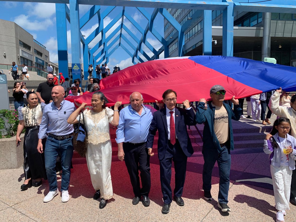 RaymondChoPC's tweet photo. Great time celebrating at the #PinoyFiesta during #FilipinoHeritageMonth.
Salamat to Rosemer Enverga & the Philippine Canadian Charitable Foundation for bringing the #FilCan community together to celebrate Filipino culture, heritage & contributions.
#MaligayangArawNgKalayaan 🇵🇭 https://t.co/8fpQ3vYopj