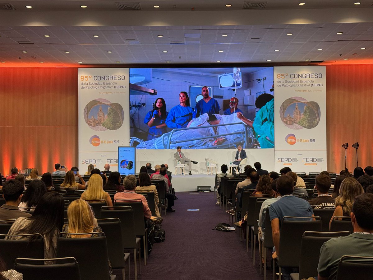 HUVMacarena's tweet photo. 🏥📹Profesionales de la Unidad de #EndoscopiaDigestiva  están retransmitiendo estos días endoscopias en directo dentro de las sesiones de formación del Congreso de la @sepdigestiva 

✅Este encuentro es una de las principales citas científicas nacionales de la especialidad de #patologíadigestiva. Los más de 1.100 especialistas participantes compartirán conocimiento, debatirán sobre los avances más recientes y analizarán los principales retos presentes y futuros