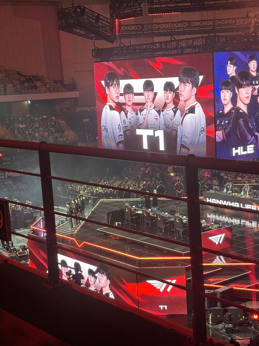 hiimbotson's tweet photo. imagine going to see T1 in person just to see oner and faker stink up the place 😞 https://t.co/zTvAuijEwd