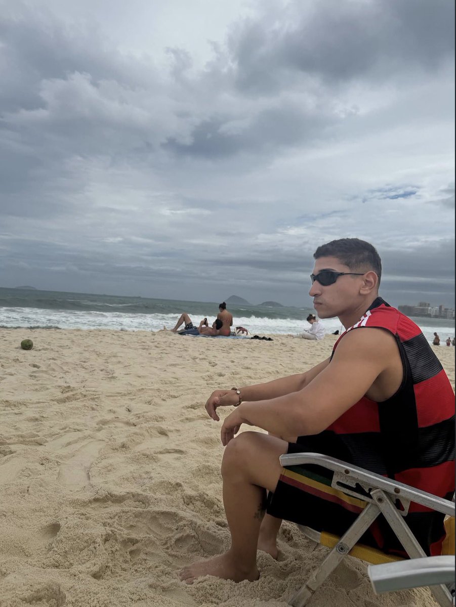 Lacostaado's tweet photo. O novin/ a pica 
Vem ver oq eu fiz dps da praia 🍆👀 https://t.co/qUzpzgr9Qq