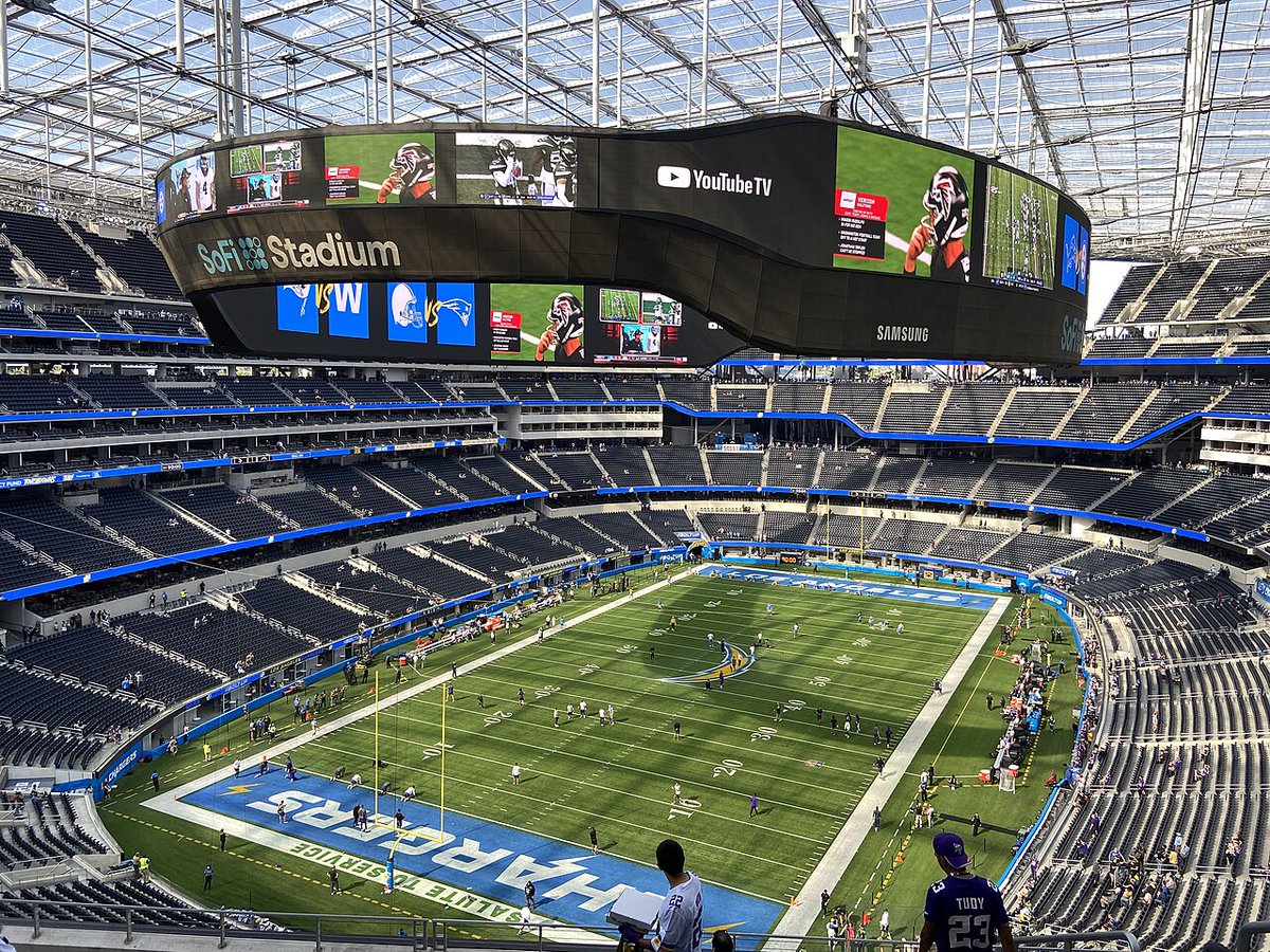 PolycarpMDM's tweet photo. Marekani (USA) itacheza dhidi ya Paraguay katika uwanja wa SoFi Stadium. 

Huu ndio uwanja uliogharimu fedha nyingi zaidi kujengwa duniani, ukiwa na gharama ya takribani dola bilioni 5.5 za Marekani. 

Uwanja huu unamilikiwa na Kroenke family, ambao pia ndio wamiliki wa klabu ya Arsenal.