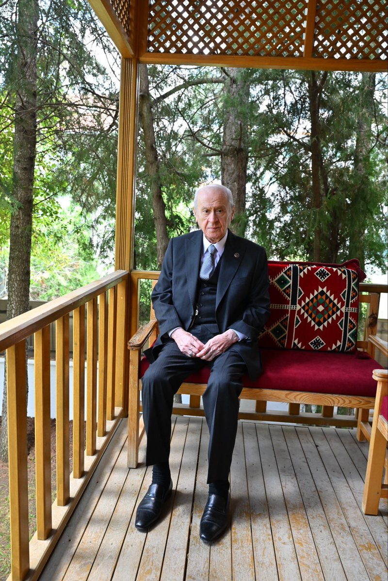 MahmutReis61's tweet photo. Biz onu öyle sevdik öyle sevdik ki,
Özlemek ne demek bilemezsin sen🇹🇷❤️🇹🇷

@dbdevletbahceli https://t.co/Vy67JTSefZ
