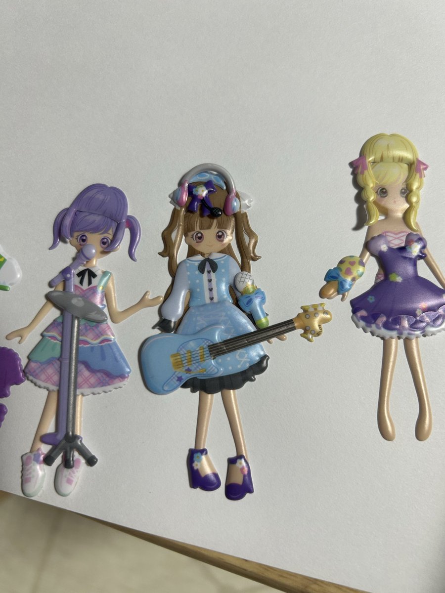 ijwlt's tweet photo. 子供向けシールに5弦ベーシストいた https://t.co/7UEZHbj55W