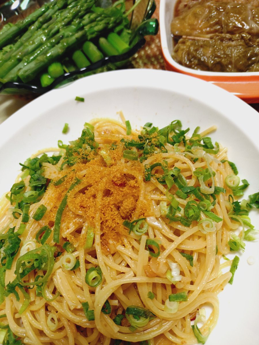 CT2003angel's tweet photo. 冷凍庫で眠っていたカラスミをやっと使う気になったカラスミパスタ🍝👩‍🍳
実家から貰ってきたロールキャベツ🤤
北海道アンテナショップで入手したアスパラがやっぱり美味しい‼️スーパーのアスパラは食べられなくなるよね🥸 https://t.co/bCVEKN8xWb