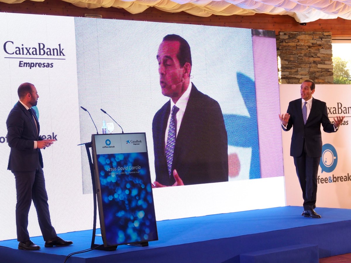 jp_badiola's tweet photo. Marcamos la apertura de nuestro nuevo centro de empresas en #Lugo junto a destacados empresarios, en un #CoffeeBreak de @caixabank con @JuanVerde. El experto en geopolítica ha aportado claves coyunturales, sobre las tensiones comerciales y el nuevo rumbo de la economía global. https://t.co/9zc9g1BQ3X