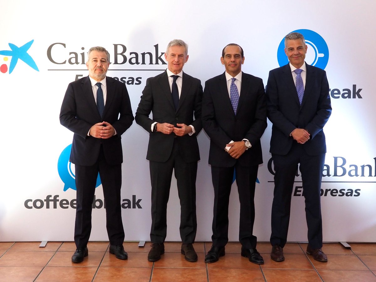 jp_badiola's tweet photo. Marcamos la apertura de nuestro nuevo centro de empresas en #Lugo junto a destacados empresarios, en un #CoffeeBreak de @caixabank con @JuanVerde. El experto en geopolítica ha aportado claves coyunturales, sobre las tensiones comerciales y el nuevo rumbo de la economía global. https://t.co/9zc9g1BQ3X