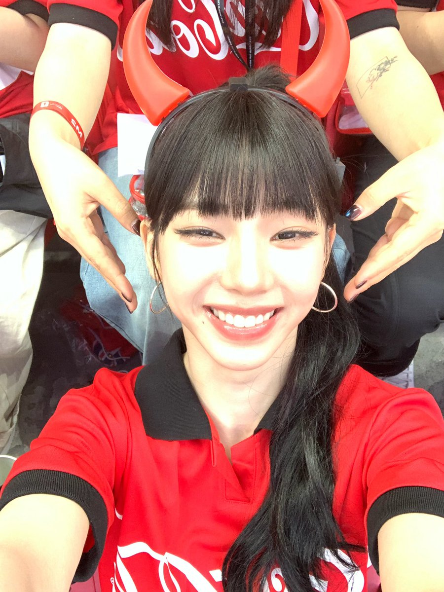 kirinyangz's tweet photo. 260612 🩵💭 8:54PM KST
(5:54AM CST)

“would you believe me”
“if i say i can’t sleep”
“because i’m hungry”

8:55PM KST (5:55AM CST)

📸x3

“i feel good because it feels like i became a victory fairy”
“but i’m hungry” https://t.co/vp1KI9jdiC