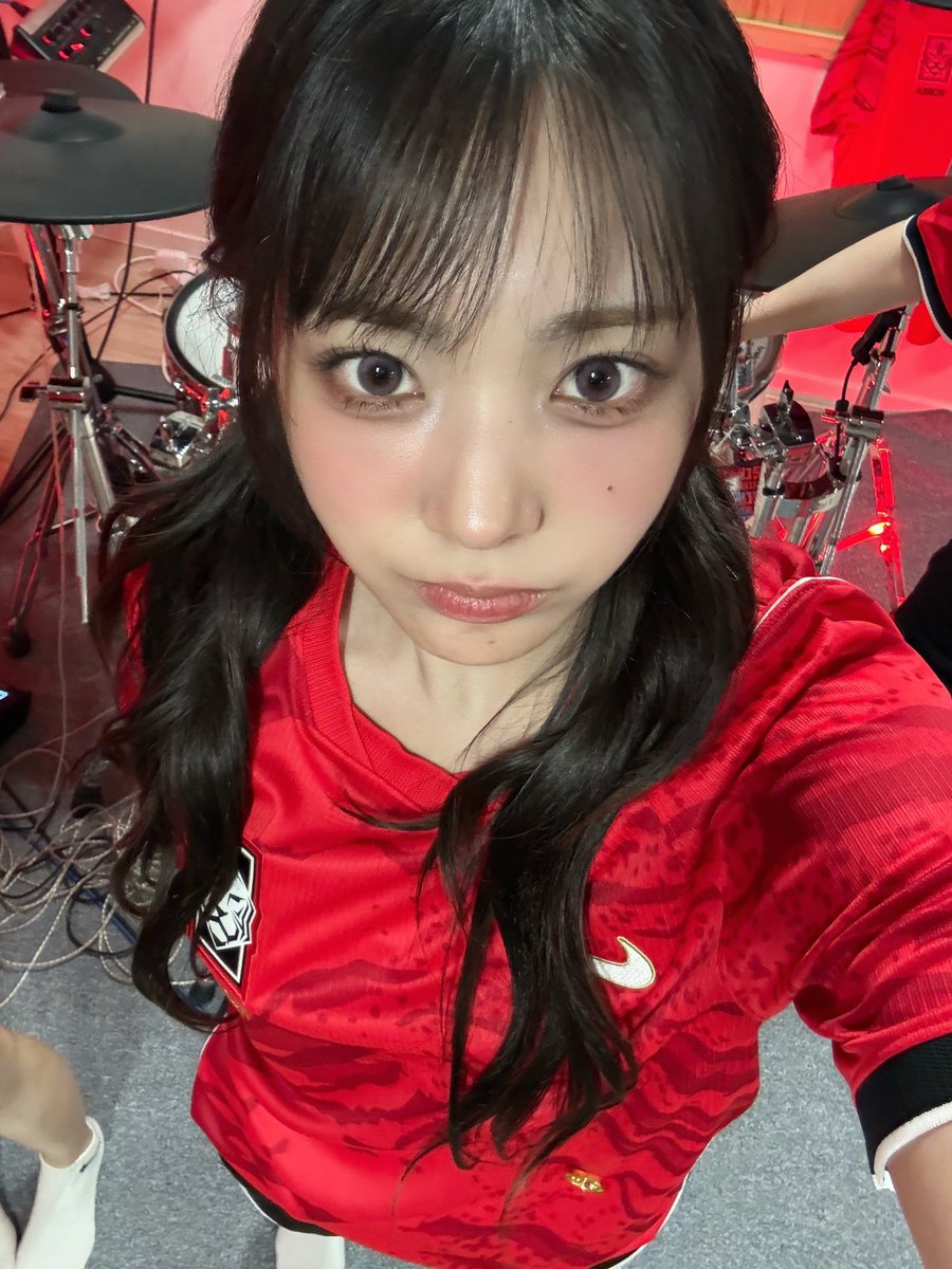mysiyominluv's tweet photo. 260612 #QWER #시연 위버스 포스트

꺄아아아아아아⚽️
#이시연 #SIYEON #시요밍 #しよみん https://t.co/xuOHhQM0YG
