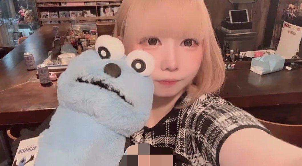 BarComic's tweet photo. 6/12オープンしました！
本日はひより🐣がお待ちしてます！ https://t.co/npKRQlJ8sn
