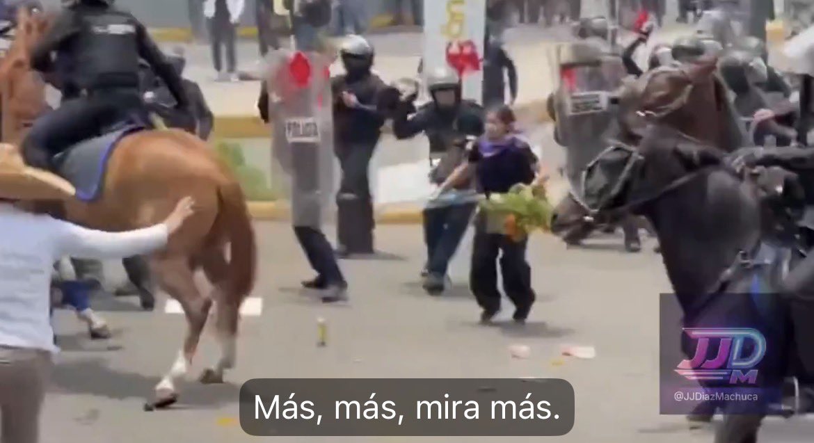 RALUGAZ's tweet photo. @bethcastilloo Y el primer día 
@Claudiashein se escondió para que no la abuchearan 
Hay 92 desaparecidos 
La policía golpeó a los manifestantes 
La ciudad de @ClaraBrugadaM se inundó https://t.co/thfD60V9tr