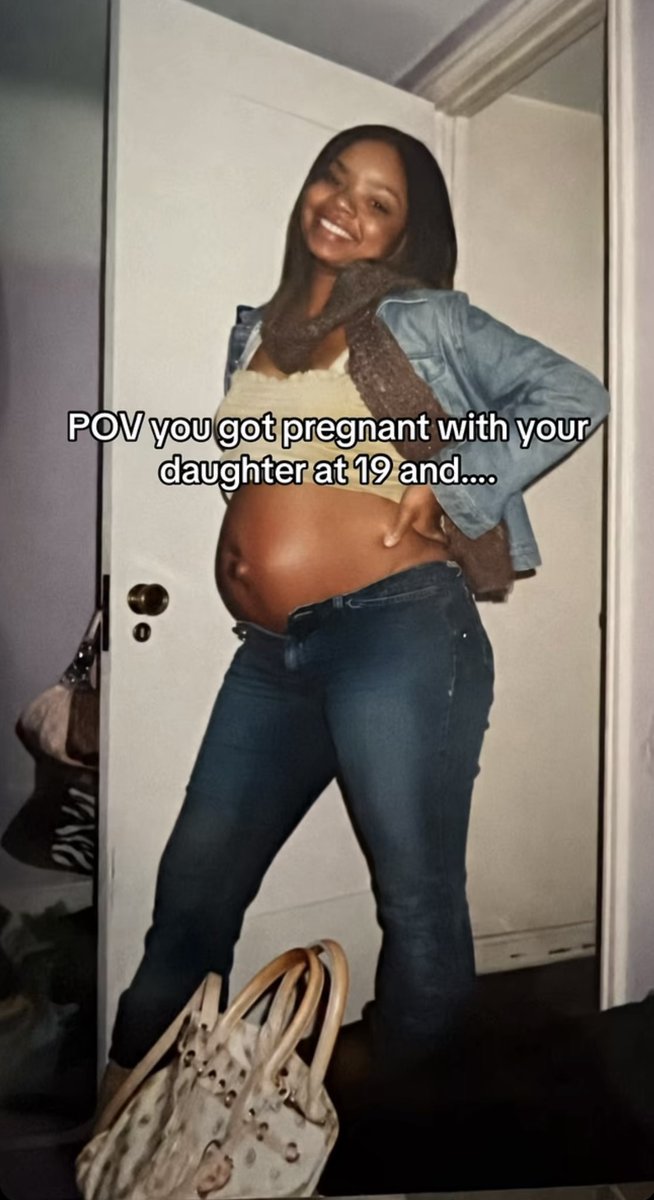 metrofive5's tweet photo. She got pregnant with her dahuggter at the age of 19 and now the daughter just graduated from school and looks much more like her twin than her daughter🥹❤️🫶🏼 https://t.co/Pg1RH21Tfr