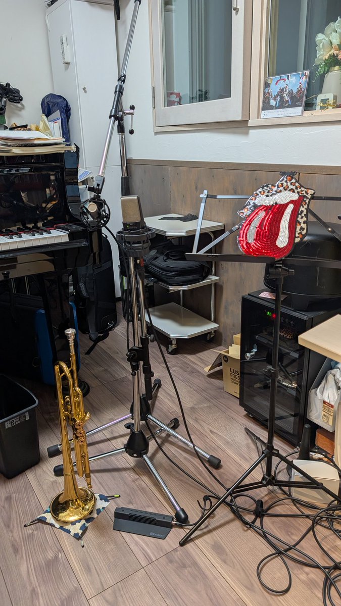 tpteppei's tweet photo. 本日ラストは宅レコ
先ほどまでの高級機材ではなく、ですが耳の感覚を研ぎ澄まして、、、
録ります✨ https://t.co/DypLhO0y6d