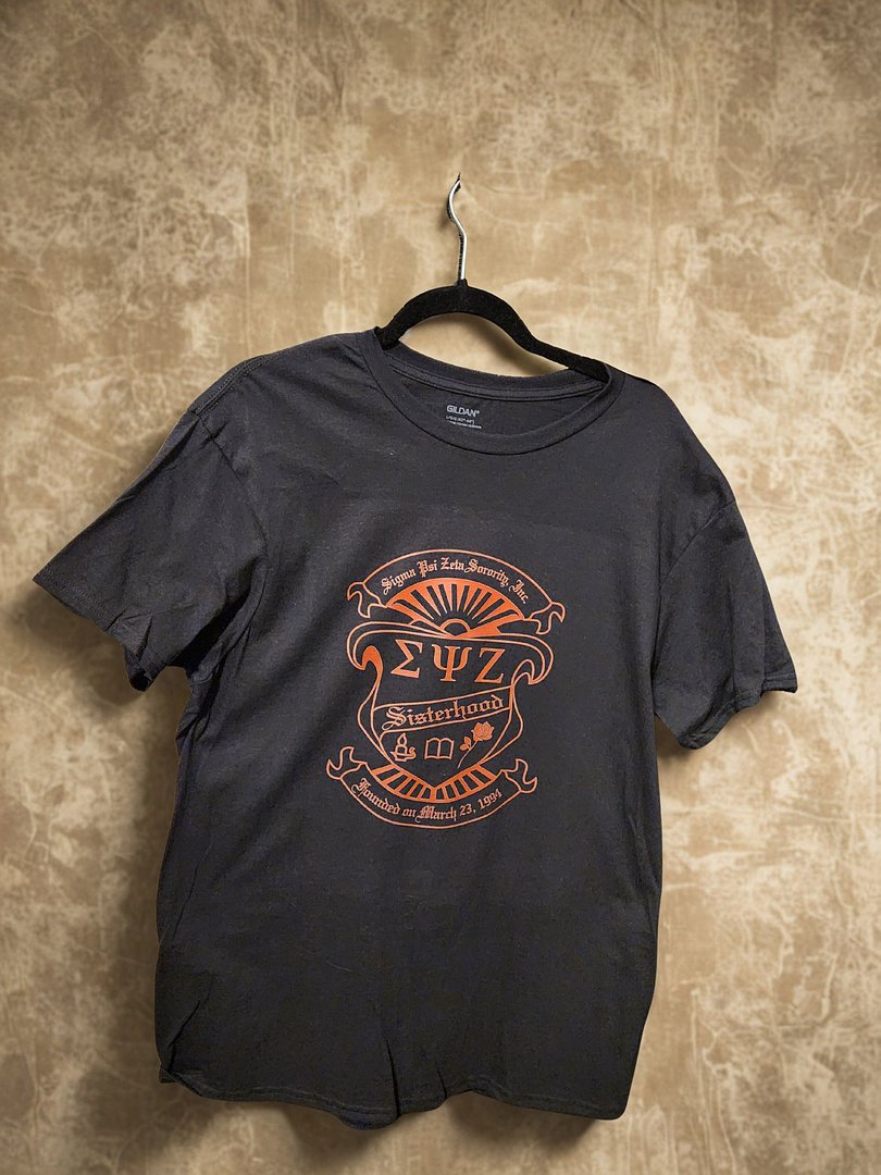 LandJDesigns21's tweet photo. Sigma Psi Zeta Signature Tee — $25. Soft cotton blend, straight cut, reinforced seams, clean logo for a polished everyday look. True-to-size, multiple sizes, quality-inspected before shipping. #SignatureTee #LJDesigns https://t.co/LzycuLdlro #SigmaPsiZeta https://t.co/cyUBOW4lBo