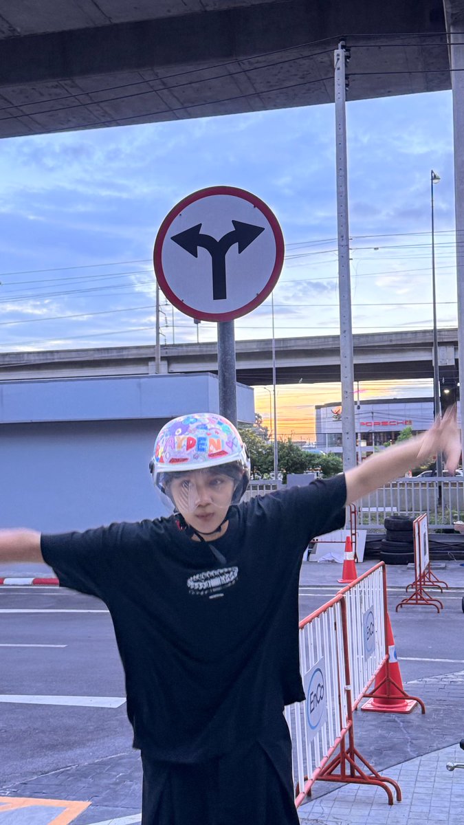 aayden_wt's tweet photo. ได้ฤกษ์ใช้หมวกกันน็อกใหม่แล้ว⛑️ https://t.co/cpDjJrvnBi