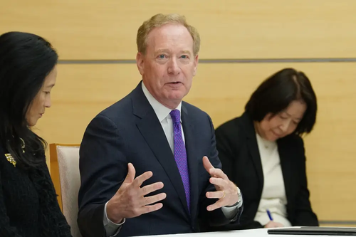 hackettfingrp's tweet photo. Microsoft President Brad Smith has addressed Gen Z's growing backlash against AI. Smith said graduates are right to worry about AI's impact on entry-level jobs. He echoed a newly optimistic tech refrain: AI can boost workers, not ju https://t.co/Pt8MSqvTl4 https://t.co/fYo4xDr39W