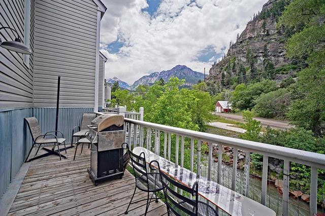 todd_realty's tweet photo. Nothing is hotter than townhomes in Ouray!!  Lock up the ability to have a place to stay in town while covering your costs. This unit's in the same complex I own a lucrative STR.  
570k!
Great buy!!
Click Here to View Listings https://t.co/k0LMmWLcPp