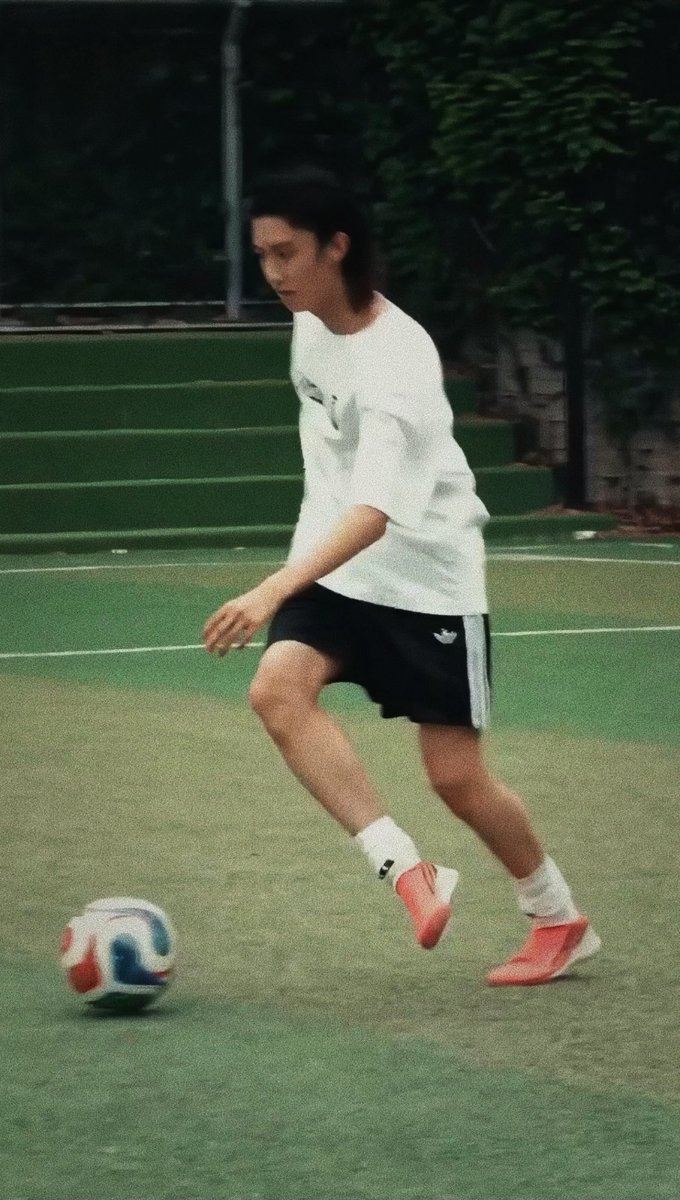 louispile's tweet photo. bahan ide sg irl nemenin cwk futsal😍😋 https://t.co/cEILxBFSpJ