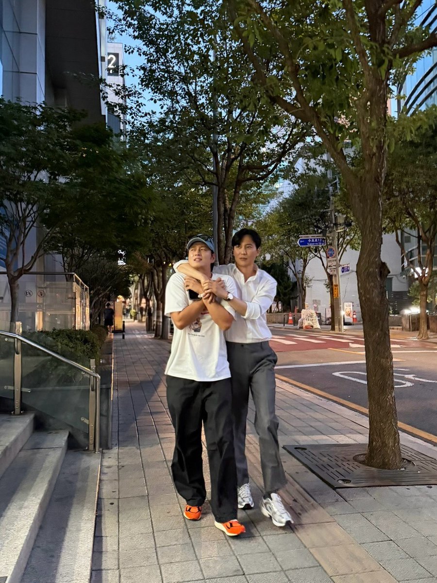 kimnamgil_id's tweet photo. 120626 Kim Nam Gil update Instagram bersama Lee Hyun Wook

https://t.co/5TLt0X2ZwN https://t.co/0KWZNL9HDA