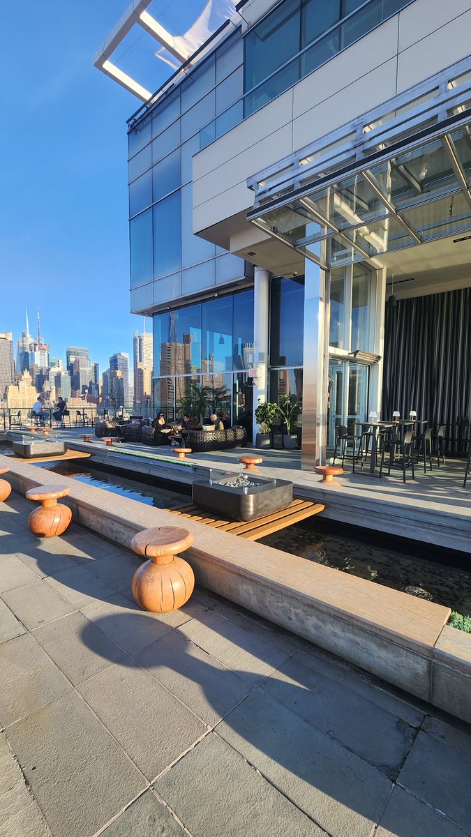 Linor_nyc's tweet photo. Great view, great drinks, great company ♥️🍸🍹 https://t.co/Ph24RILcIA
