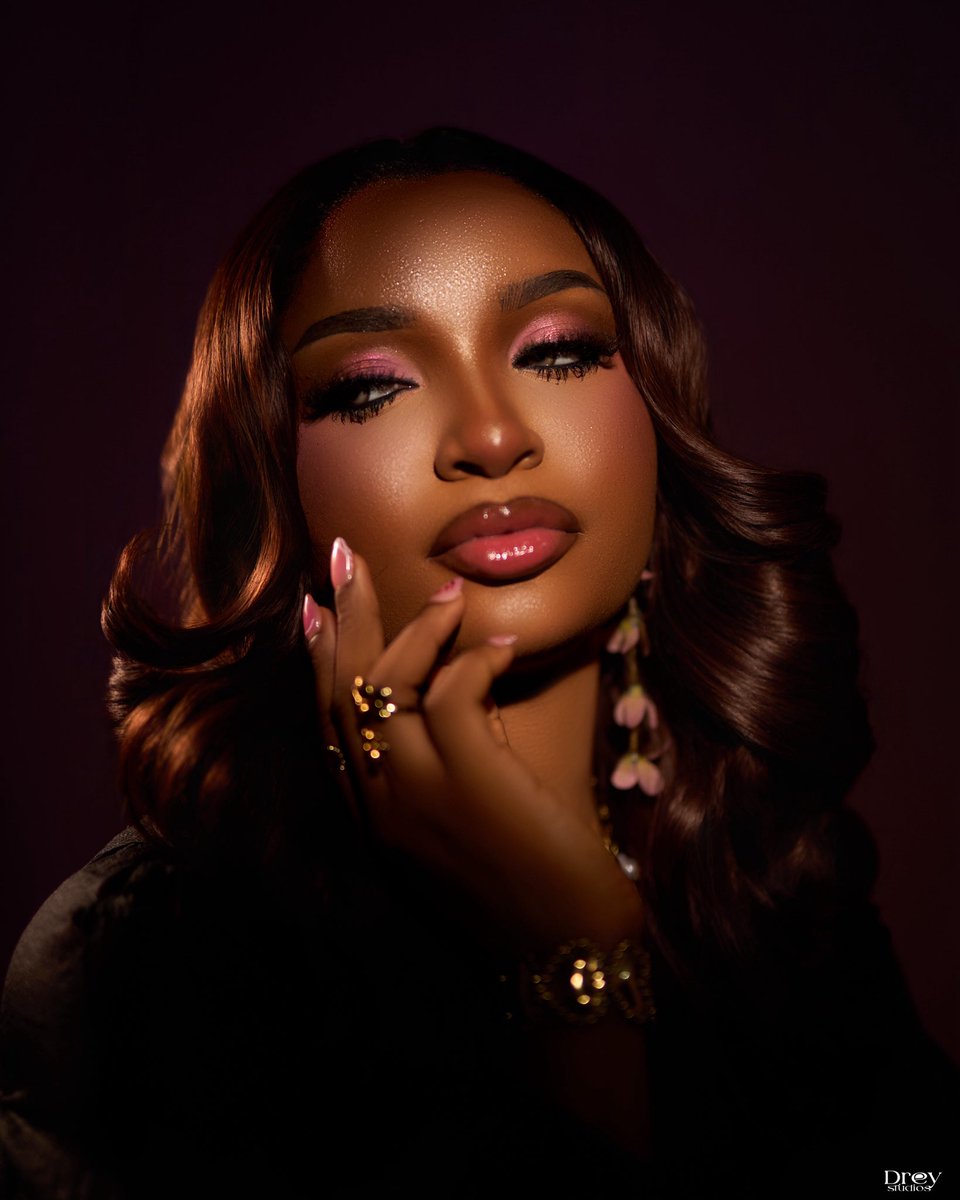 dreystudios_'s tweet photo. Her essence deserves to be seen 🌸✨

Muse - @Riayung_ 
Photography - @dreystudios_ 

#VivaMéxico #NigeriaWorks #PhotoOfTheWeek #creativephotographer https://t.co/sYeAwb4dTC