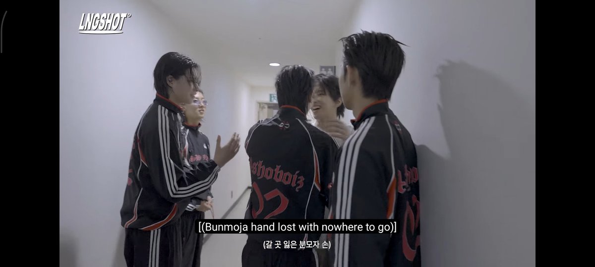 barudak4sho's tweet photo. WONAK ITU DD LOUIS KELEWAT BUAT DI SALAMIN😭 https://t.co/eL1bZ8Kmjh