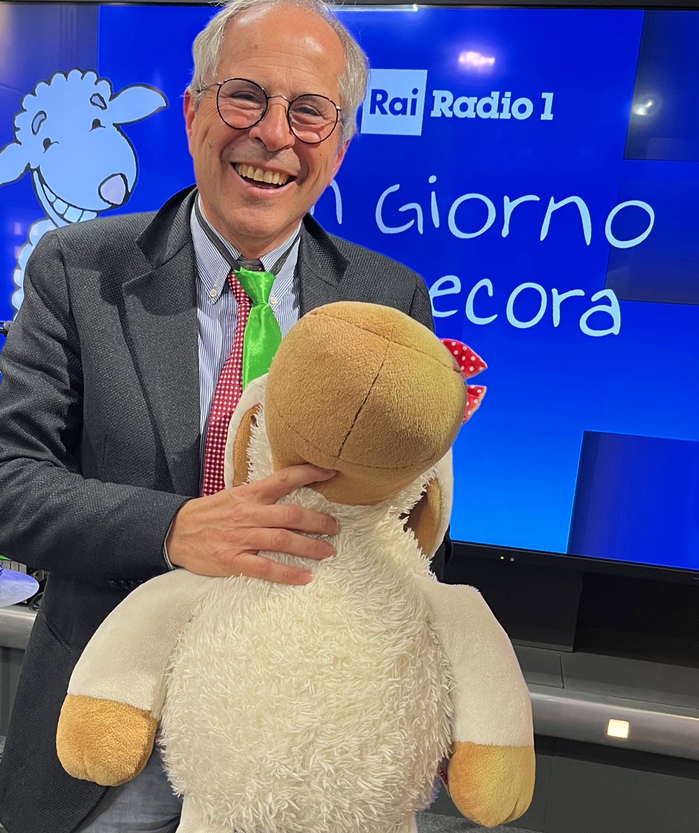 1giornodapecora's tweet photo. Oggi, per quest'ultima puntata stagionale #ugdp #RaiRadio1, abbiamo anche un secondo ospite in studio: è con noi l'ex virostar Andrea #Crisanti! https://t.co/GllIvbIgaf