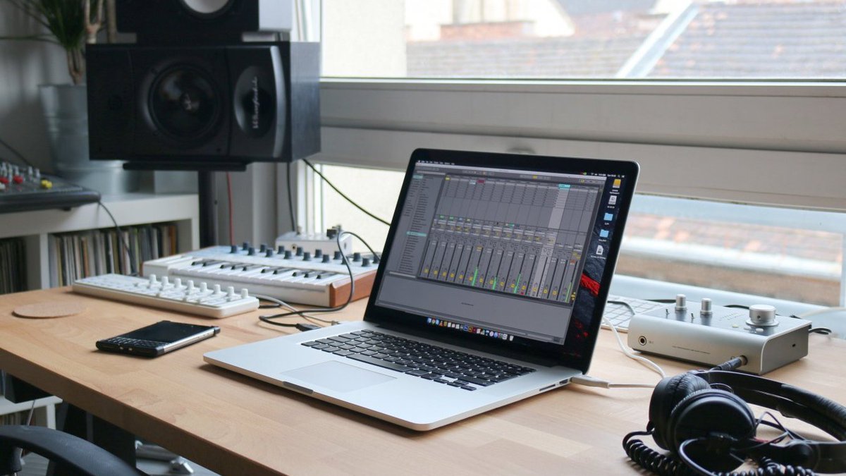 LSB_NRW's tweet photo. „Music on, Gebühren off“: @MHKBD_NRW und GEMA haben mit Wirkung zum 1. Juli 2026 einen Pauschalvertrag abgeschlossen, um Vereine und Ehrenamtliche bei der Durchführung bestimmter Veranstaltungen finanziell zu entlasten - ob Sommerfest oder Vereinsjubiläum! https://t.co/LB3hDdfRG7 https://t.co/gdFSuajnbJ