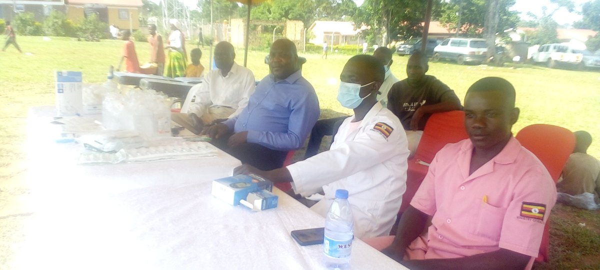 LocalMayuge's tweet photo. Our medical team is on site. Dr. Haji Eboga, the In-Charge Kityerera HC IV (3rd from right) and team are at Bugadde P/S, Mayuge, ready to handle any health emergencies during today’s World Day Against Child Labour event. Ensuring safety and health for all! @Moglsd_UG https://t.co/8Vqm9K5fnm