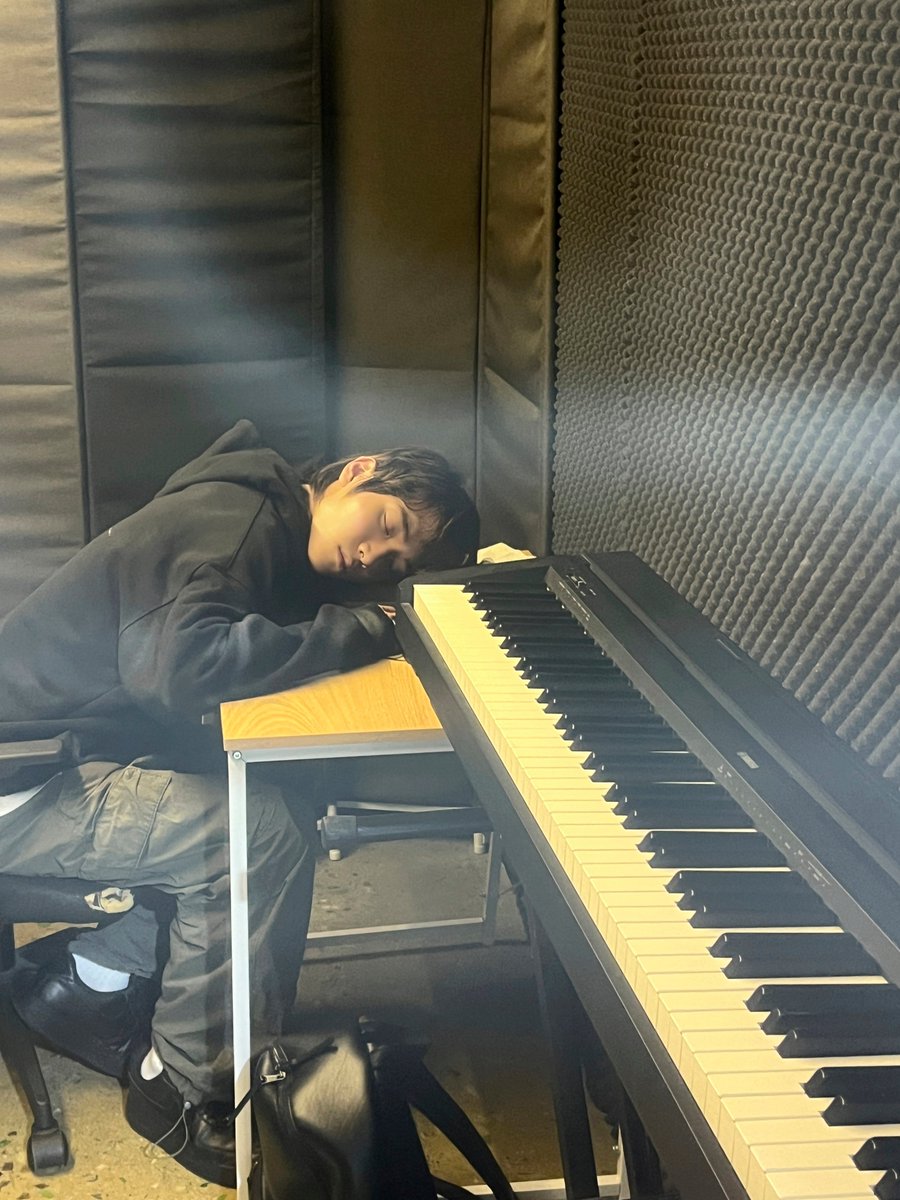 Acorn_212's tweet photo. 멍청이같애 https://t.co/TdfUt1K1V1