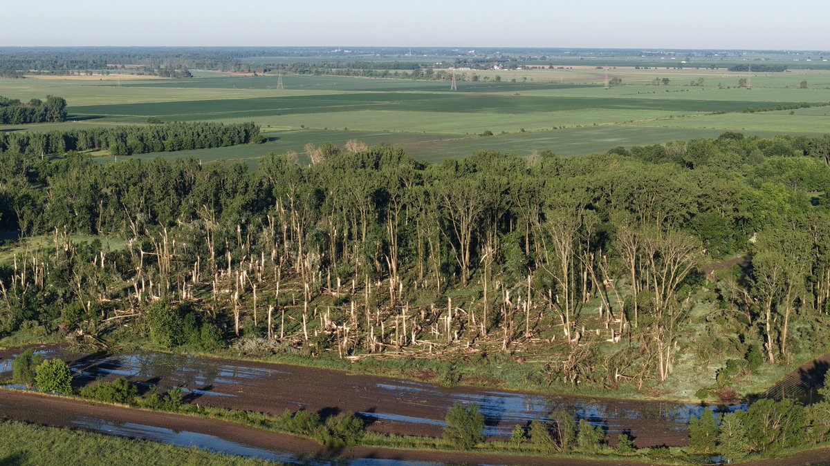JordanHallWX's tweet photo. Significant home damage south of Hebron, Indiana after yesterdays strong #tornado. 
@MyRadarWX  #inwx https://t.co/II5bslSriy