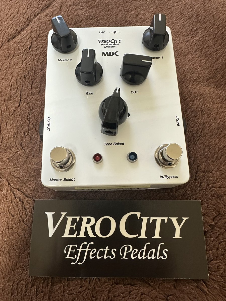 moueedesyoooo's tweet photo. verocityは凄い！

DC-30の音がする

太いクリーンからクランチまで綺麗 https://t.co/9wRsKungpR