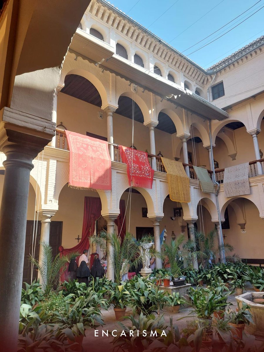 encarismagr's tweet photo. Hoy, Solemnidad del Sagrado Corazón de Jesús, el Monasterio de Nuestra Señora de la Encarnación ha vuelto a vivir una de sus tradiciones más arraigadas y significativas. https://t.co/2EjO81ggEv