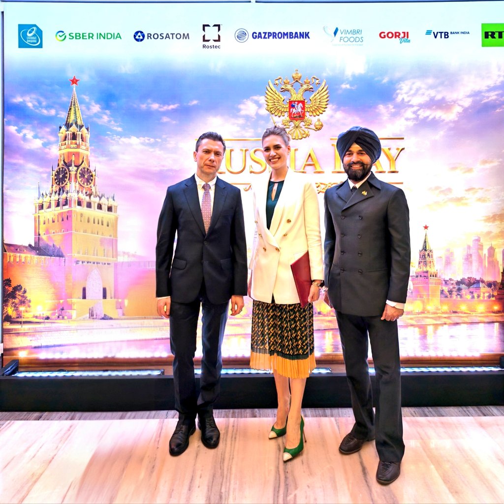 RtnManpreet's tweet photo. Russia Day celebration at Embassy of Russia in New Delhi. Bridging cultures, bonding people. A lovely speech in hindi by Ambassador Denis Alipov.

@MEAIndia @ICIBIndia @IndEmbMoscow @RusEmbIndia @rusintrade https://t.co/w7QoYWAKZS