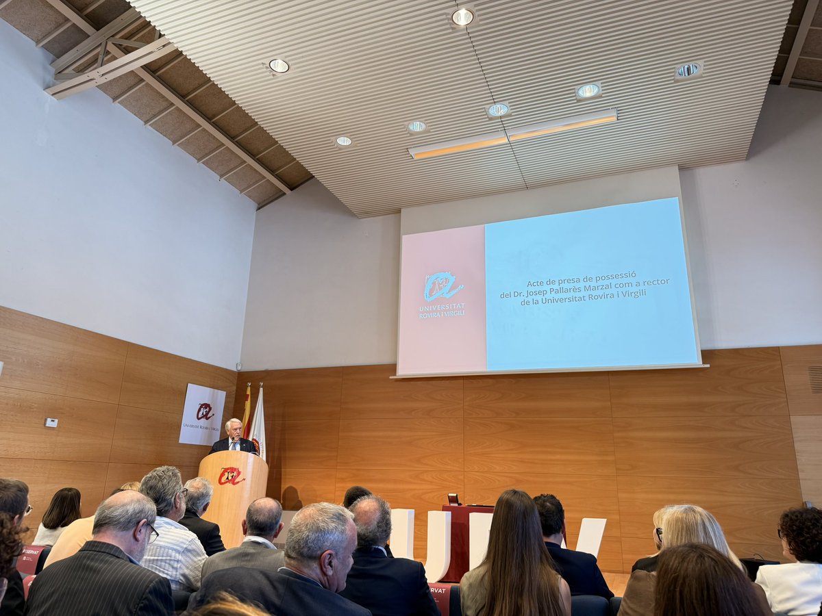 mncsls's tweet photo. Al Paraninf de la @universitatURV, presa de possessió del Rector Magnífic @jpallaresm, amb tot el seu equip!

Gràcies pel compromís inqüestionable amb el que la URV representa al sud del país: aprenentatge, oportunitat, talent, recerca, acompanyament, lideratge i una gran visió territorial.

L'enhorabona a tots!