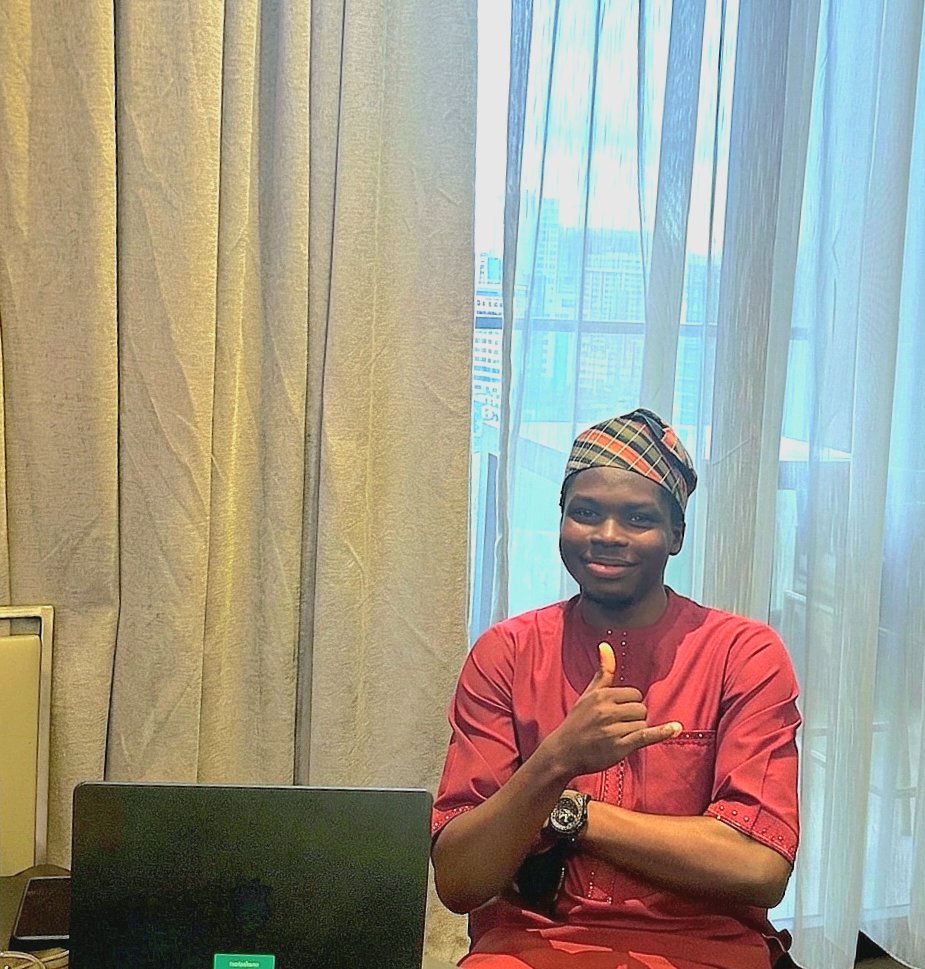 Dayo_Ajisco's tweet photo. A few months ago, I graduated from @ibadanmedicine medical school (after 8 yrs). This week, I joined @CibaHealth as an AI Engineer.

I'd spent the last 3 years at @helpmum_ng building AI for maternal and child health, reaching over 500k lives. So grateful! ❤️

Still day one! 🚀 https://t.co/Ro1eEYKgeC