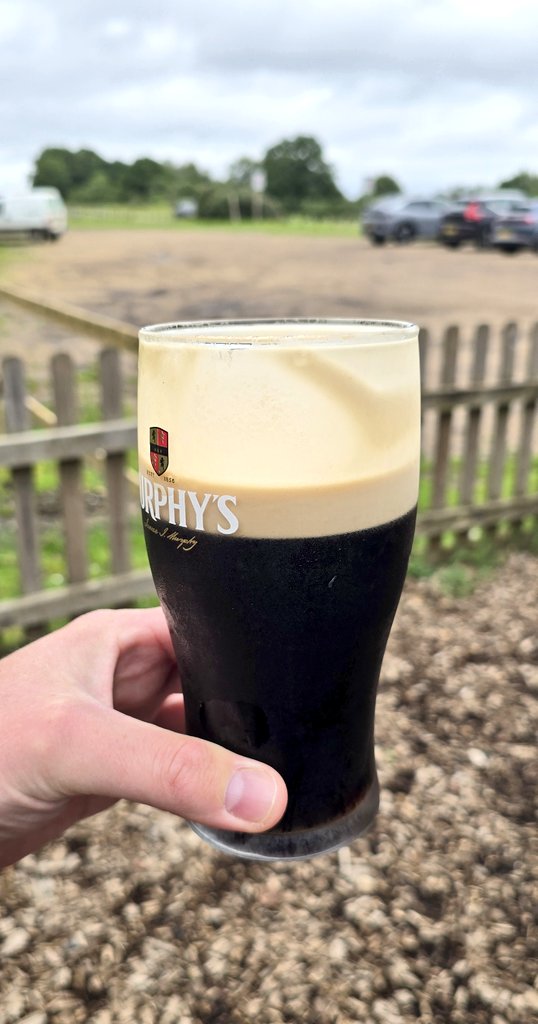 PintsBeauty's tweet photo. This is going to throw a spanner in the mix...

I think I've just had the best pint of Murphy's in my life...and it was in 1 pour 🤯

📍The Fighting Cocks in The New Forest https://t.co/dD8BZIHCOC
