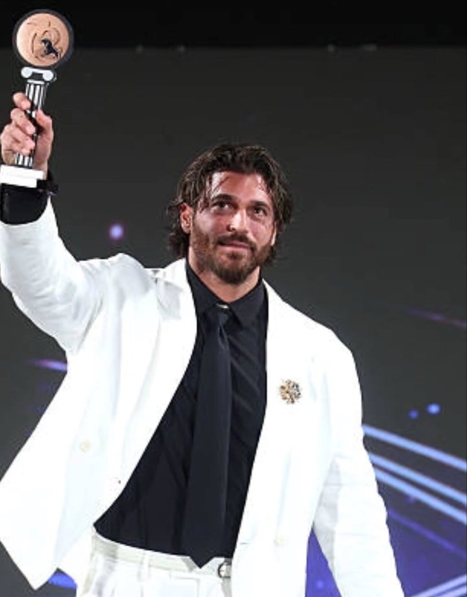 BDebaillif's tweet photo. Unforgetable moments 👏🏻👏🏻🏆👑
#CanYaman https://t.co/wvsOn1vAk3