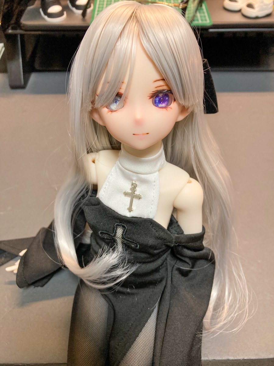 ezek___'s tweet photo. そして出来たのがこの子なんですけど1/4ヘッドへのメイク初えっ可愛くない？？？(ウィッグと服は市販品) https://t.co/8AF4ywoz1y