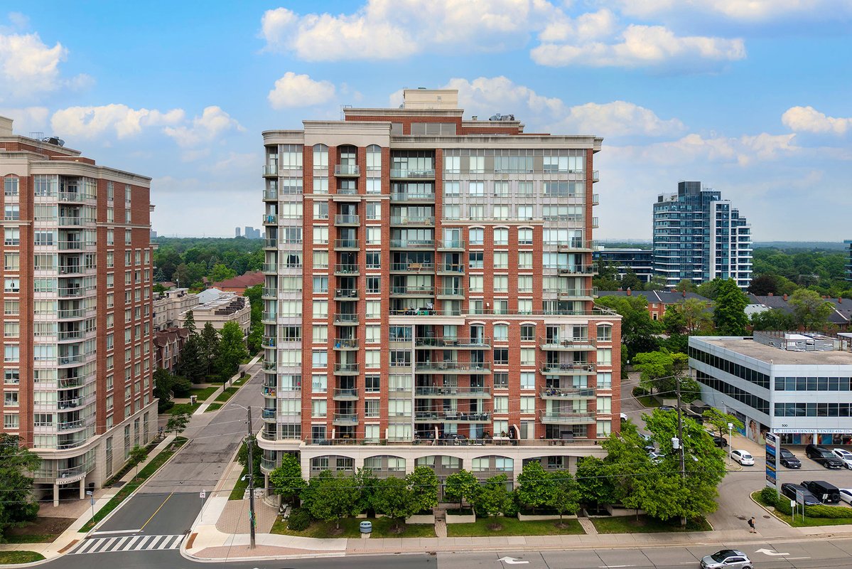 360virtual's tweet photo. 3 bedroom suite... move-in ready... in this boutique building right at Bayview &amp; Sheppard.  Instant access to the subway and 401.  

$699,000 | MLS C13433098

#TorontoCondos #GTACondos #TorontoRealEstate #VirtualStaging #RealEstatePhotography https://t.co/q2S9BsFZwR